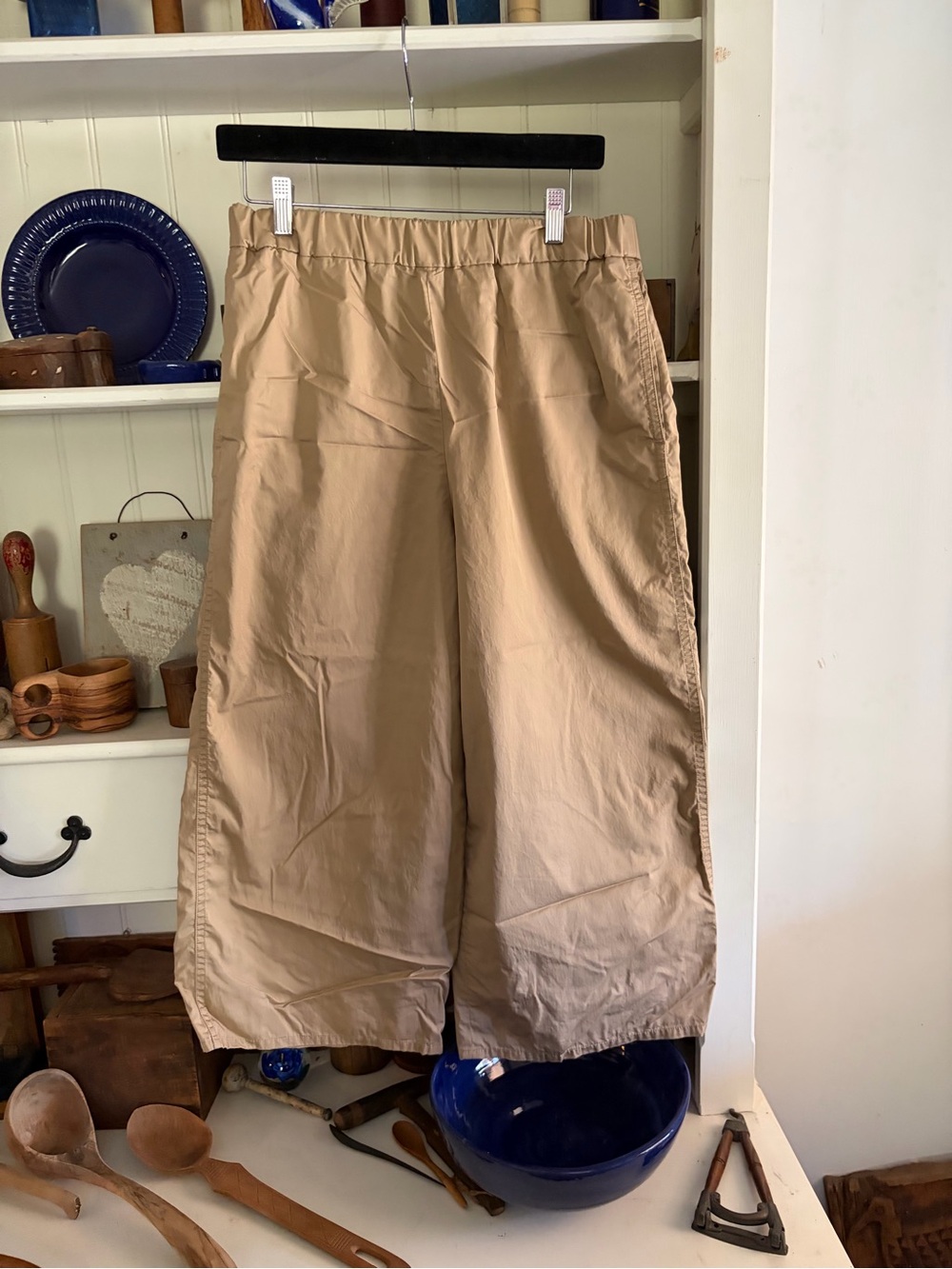 COS Women’s Wide-Leg Elastic-Waist Chinos in Light Khaki